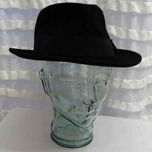 Hat made in the USA. Hackable,water repellent, lit
